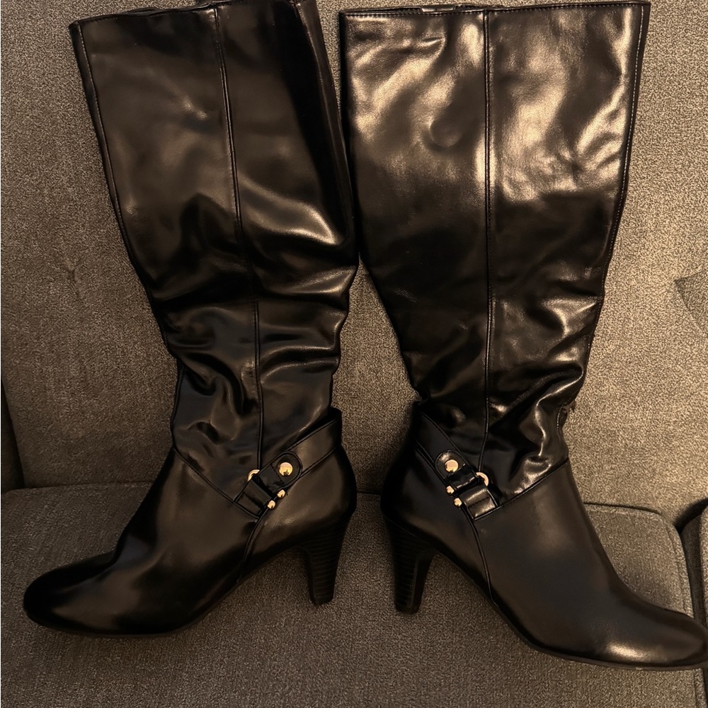 Karen Scott just like new black boots size 9
